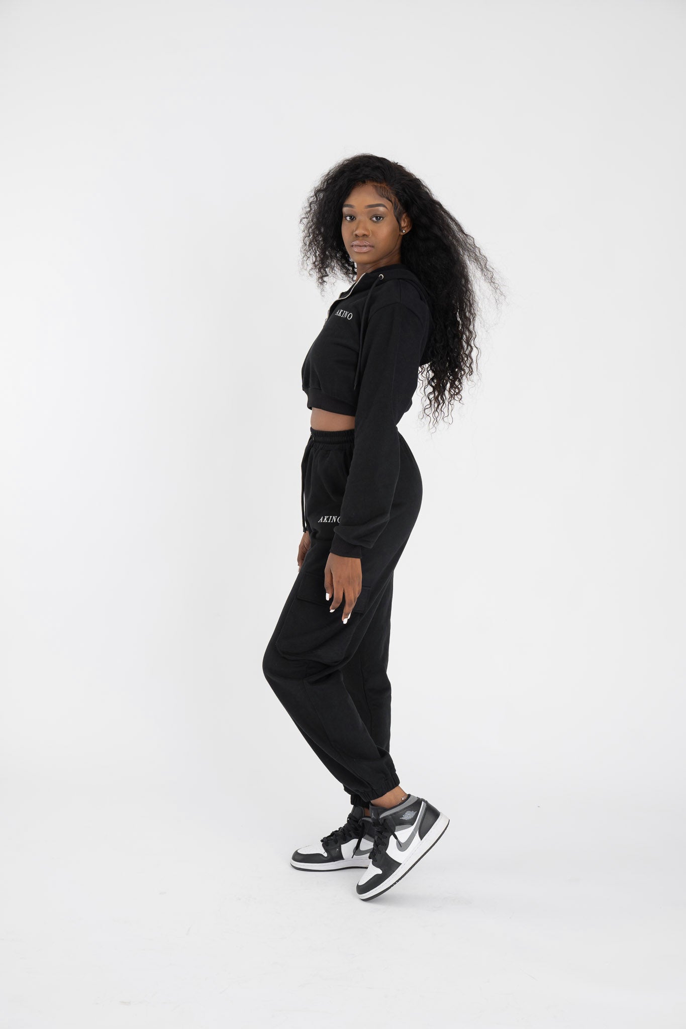 EVIE CROPPED HOODIE IN BLACK