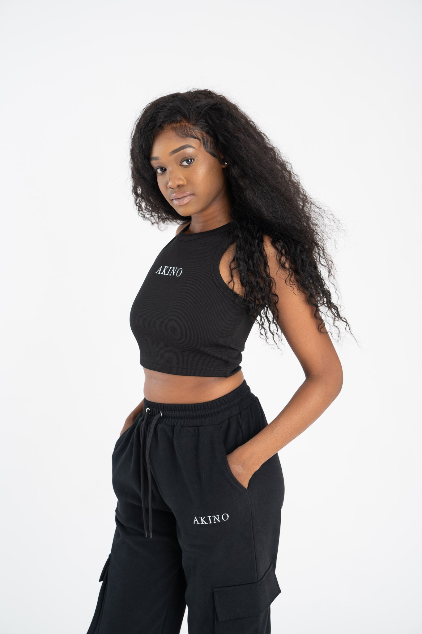 EVIE CROPPED TANK IN BLACK